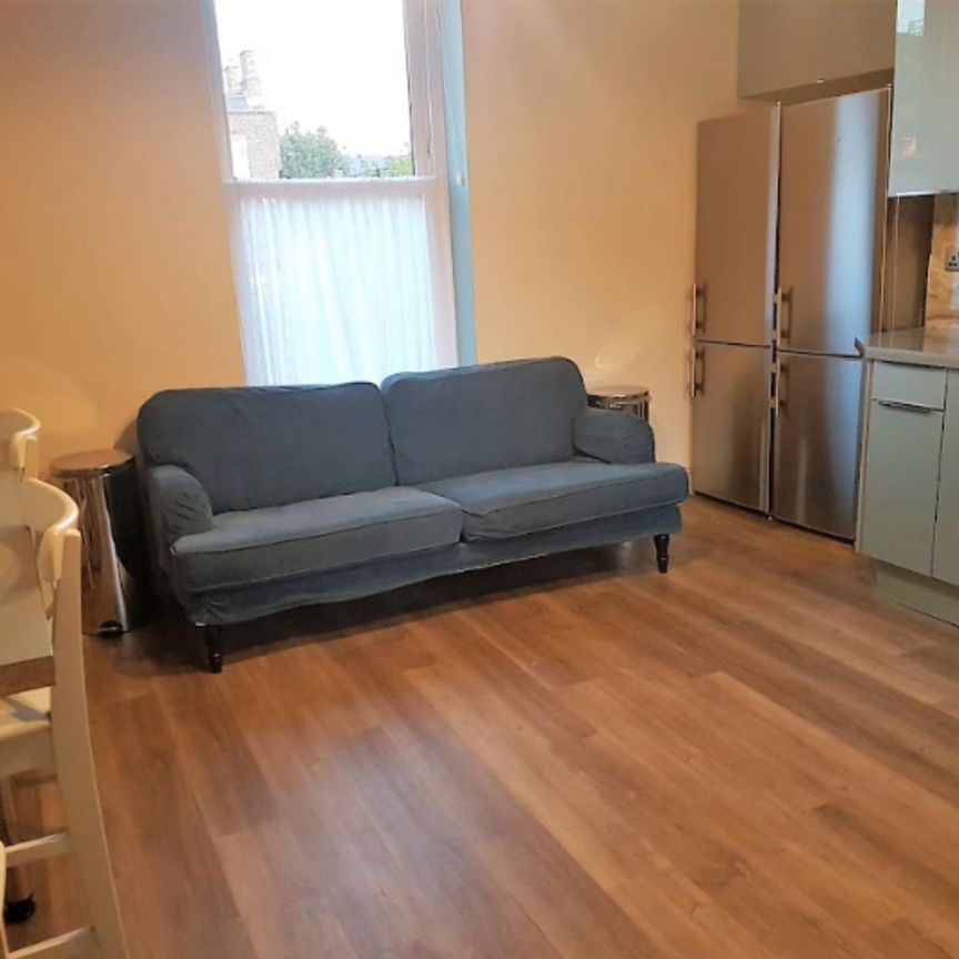 Room for rent, Royal Canal Terrace (Dublin City, Ireland) - Photo 1