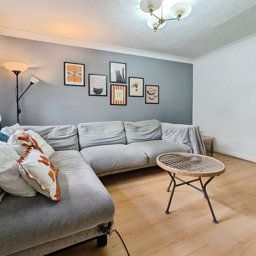 Chelveston Crescent, SO16 - Photo 1