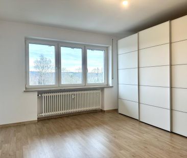 Schöne 4-Zi.-Wohnung in Grubweg mit Balkon und EBK - Foto 1