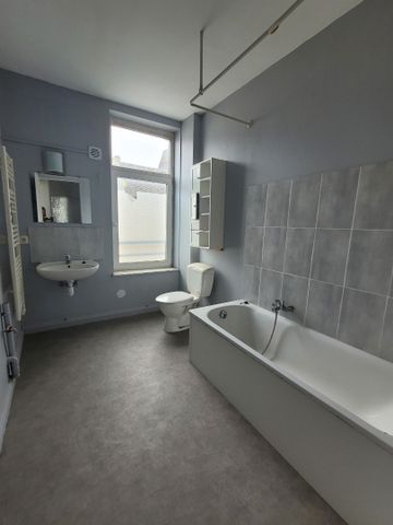 Location Appartement 3 pièces 55m² HAUTMONT 59330 - Photo 4