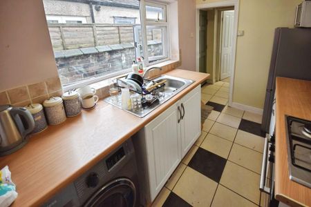 2 bedroom terraced house to rent - Photo 3