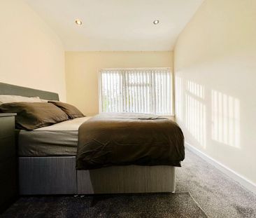 1 bedroom in a flat share to rent - Photo 4