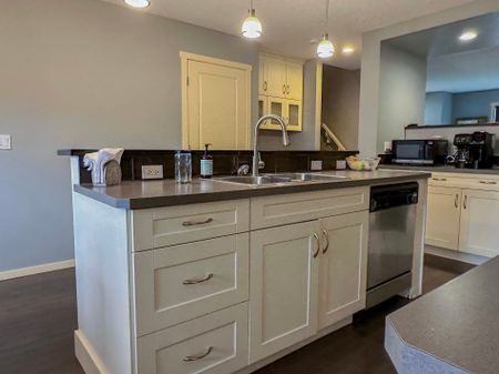 Family Living In Evanston – Steps From Schools, Parks & Shopping Double Garage - Photo 3