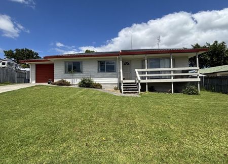 Location Location! - Photo 5