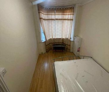 Room in a Shared House, Dallow Road, LU1 - Photo 1