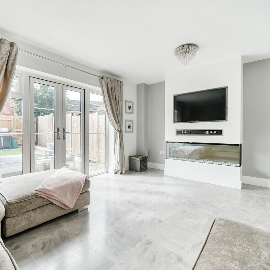 Terraced House to rent - Silver Streak Way, Rochester, ME2 - Photo 1