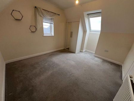 4 bedroom semi-detached house to rent - Photo 4