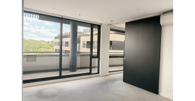 Stylish 2-Bedroom, 2-Bathroom Apartment in Prime Hawthorn East Location-6 Months Lease Only - Photo 1