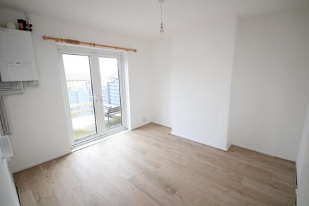 3 bedroom terraced house to rent - Photo 2