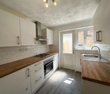 3 bedroom terraced house to rent - Photo 6