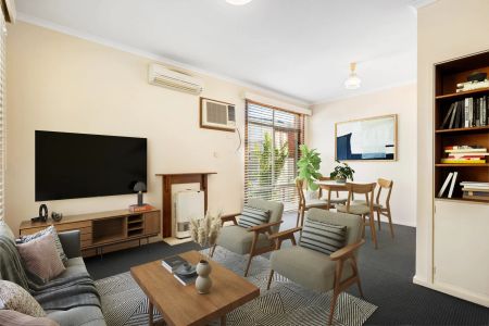 Loads of Natural Light - Photo 2