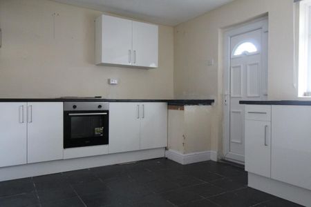 2 bedroom terraced house to rent - Photo 2
