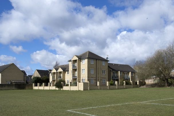 Shirley Heights, Witney - Photo 1
