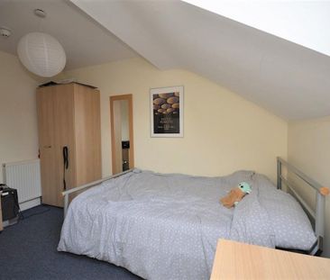 6 bedroom House To Let - Photo 4