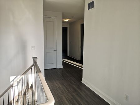 For Lease - 31 Snap Dragon Trail, East Gwillimbury, Ontario - Photo 2