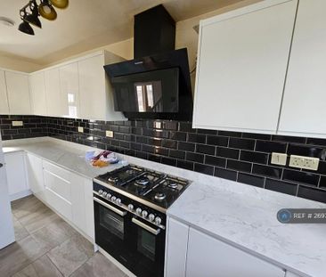 3 bedroom semi-detached house to rent - Photo 6