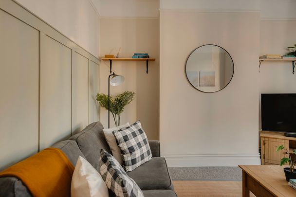 5 Bedroom Home – Medium Let - Photo 1