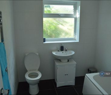 1 bedroom in a house share to rent - Photo 6