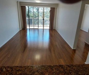 2 Bed + 2 Baths Apartment 4 Min. walk to Trains & Shops - Photo 2