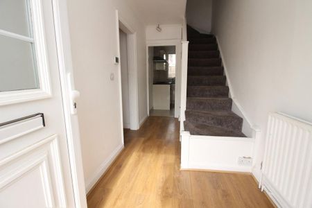 3 bedroom terraced house to rent - Photo 5