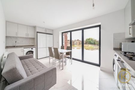 1 bedroom in a house share to rent - Photo 3