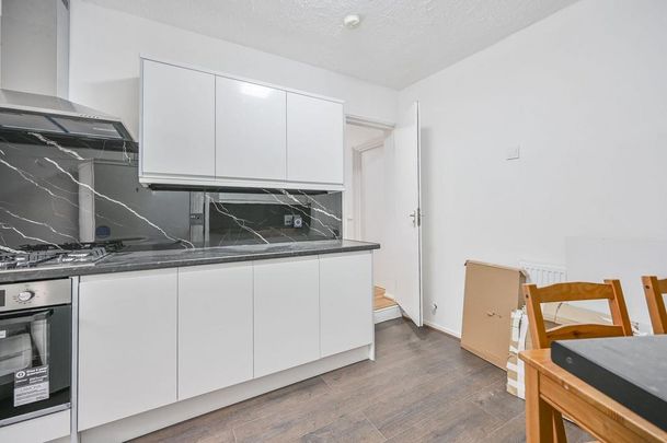 4 bedroom detached house to rent - Photo 1