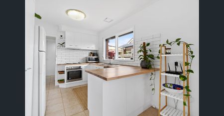 Stylish three-bedroom home - Photo 5