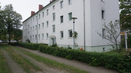Sie könnten der Erste sein - sanierte 3 Raumwohnung. - Photo 2