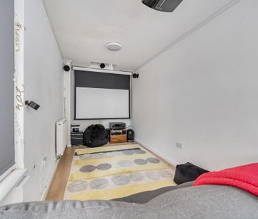 5 bedroom semi-detached house to rent - Photo 4