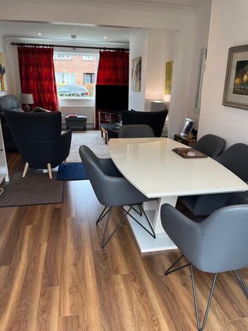 9 Prince Edward Gardens, Stranmillis, Belfast, BT9 5GD - Photo 3