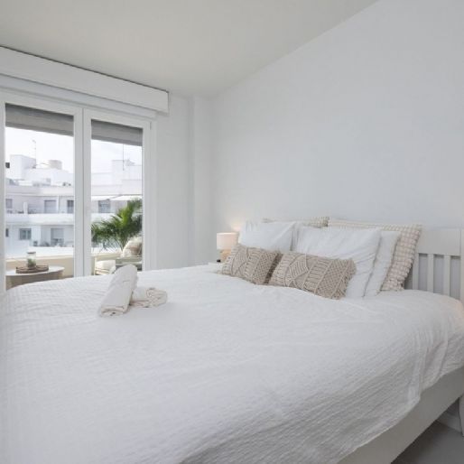 3 Bedroom Apartment For Rent in La Campana, Málaga - Photo 1