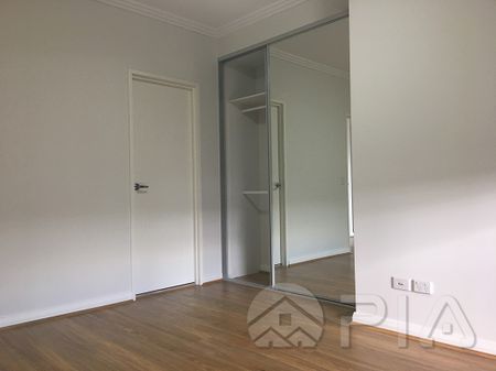 Almost New Two Bedrooms Apartment in Mascot. - Photo 3