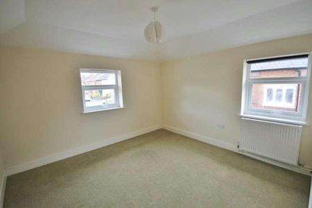 Queens Road, Farnborough, Hampshire, GU14 - Photo 4