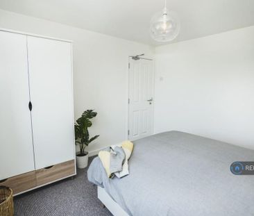 1 bedroom in a house share to rent - Photo 4