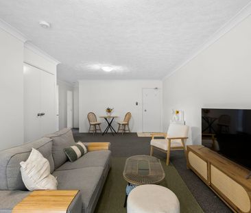 5/17 Lather Street, Southport, Qld 4215 - Photo 2