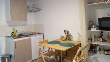 Location Appartement 1 pièce 19m² LA ROCHELLE 17000 - Photo 2