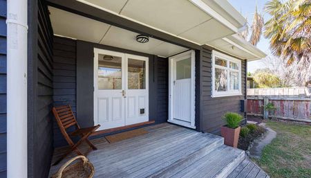 Move‑In Ready! Refreshed 2 Bedroom in Clive - Photo 5