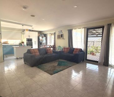 15 Berridale Court Court, Hampton Park VIC - Photo 1