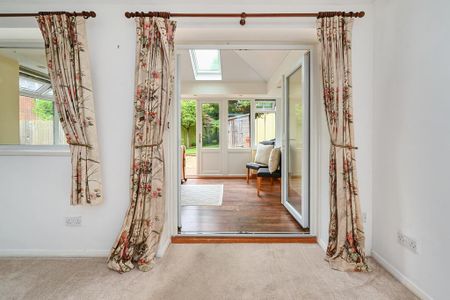 3 bedroom semi-detached house to rent - Photo 5