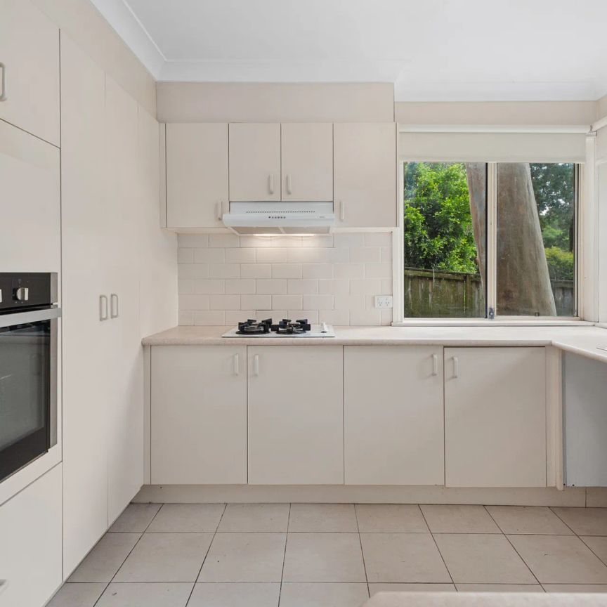 Spacious & Low-Maintenance Villa in Quiet Normanhurst Pocket - Photo 1