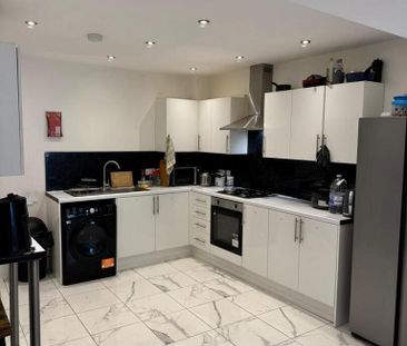 1 bedroom in a house share to rent - Photo 4