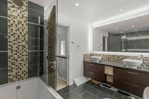 3 bedroom semi-detached house to rent - Photo 1