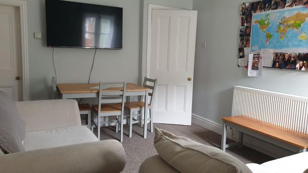 4 bedroom terraced house to rent - Photo 1