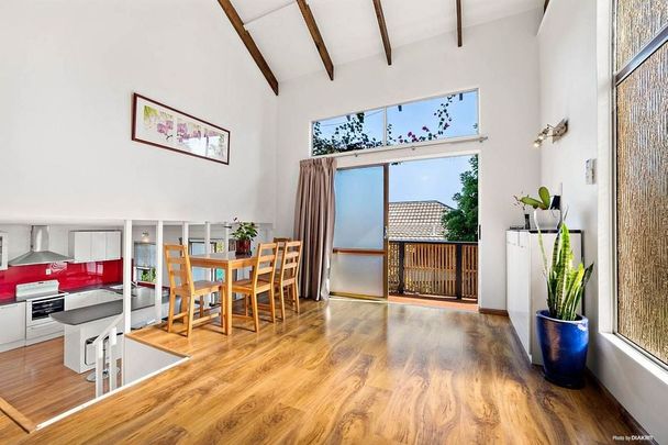 ✨ Beautiful Family Home With Stunning Views - Photo 1