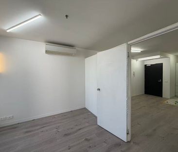 Vibrant City Lifestyle Beside RMIT University - Photo 2