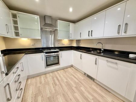 2 bedroom flat to rent - Photo 4