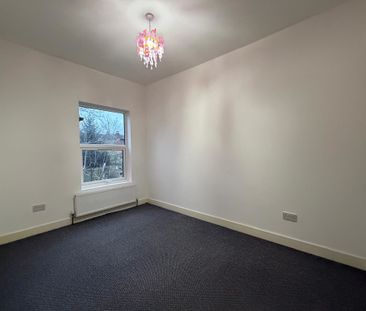 3 Bedroom Mid Terraced House For Rent - Photo 3