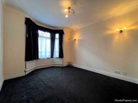 3 bedroom property to rent in London - Photo 4