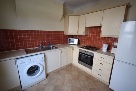 3 Bedroom House To Rent in Town Centre - £1,455 pcm Tenancy Info - Photo 2