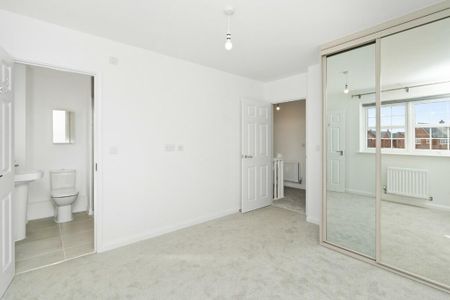 3 bedroom semi-detached house to rent - Photo 3